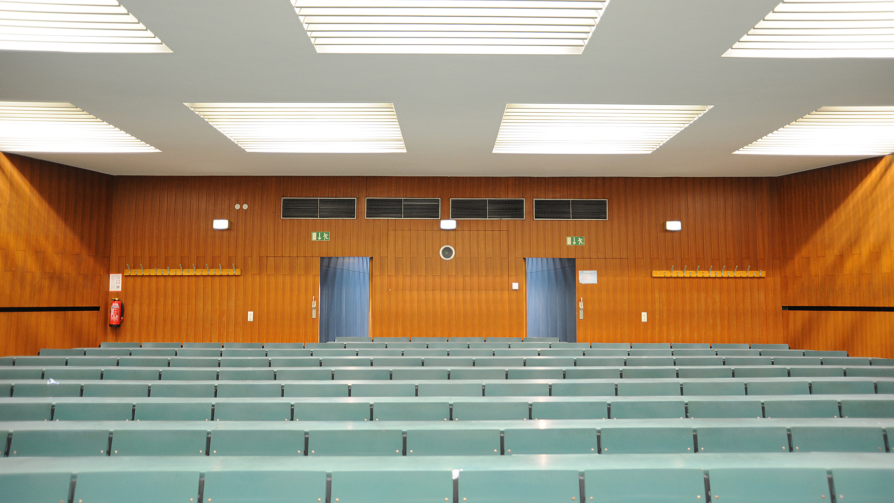 Hörsaal16_3743x2105.jpg